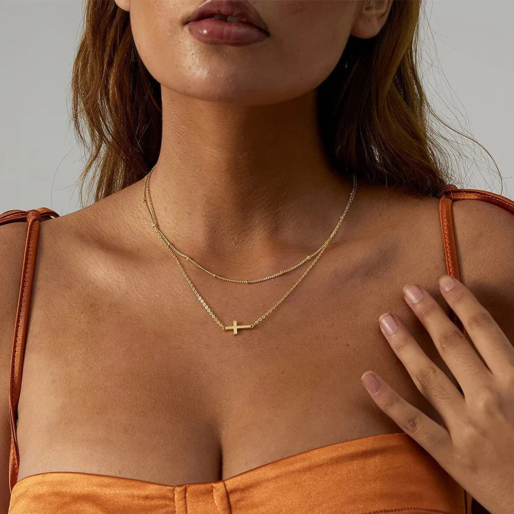 Colar Cruz Lateral Banhado em Ouro 18k