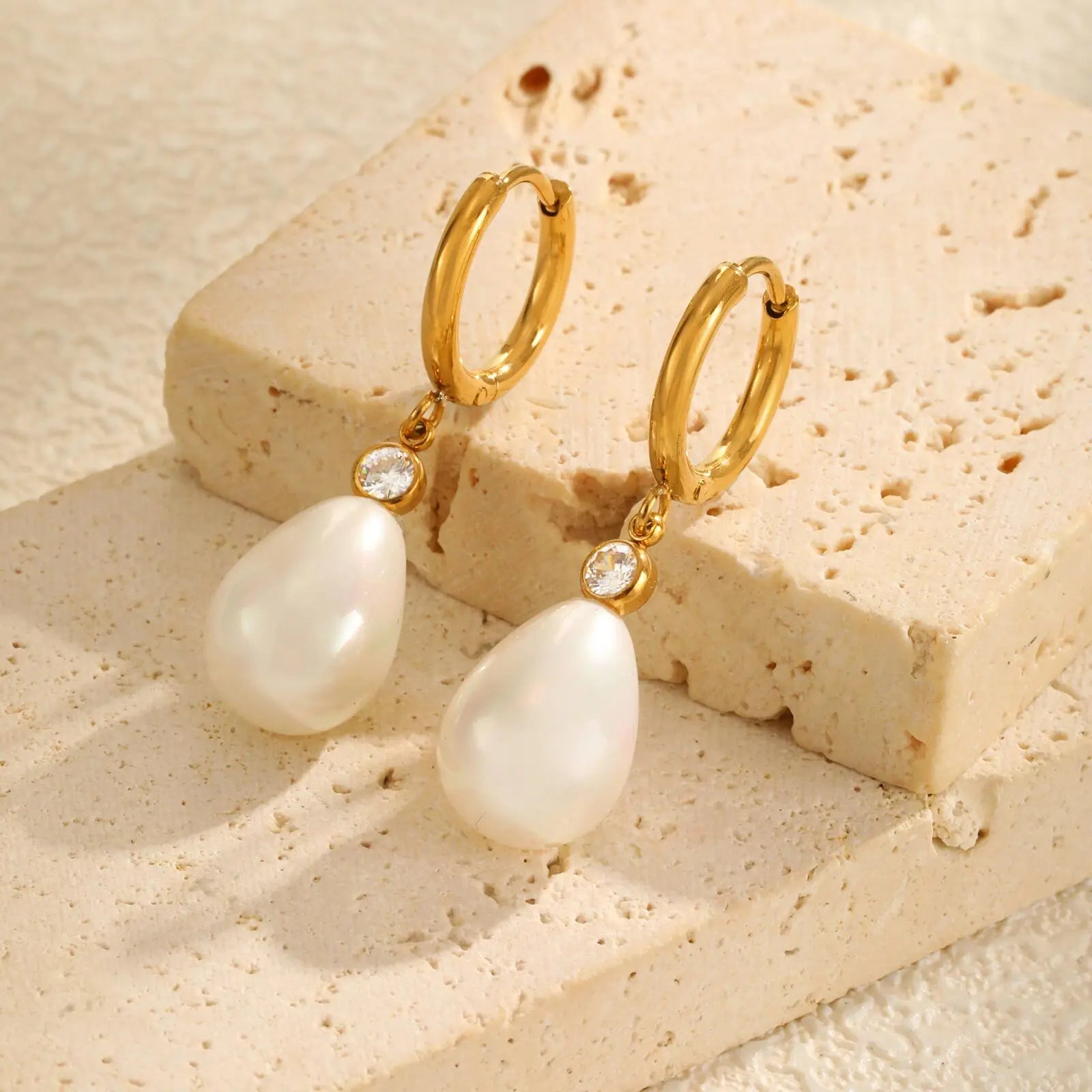 Brinco Pérola Arelia Banhado em Ouro 18k