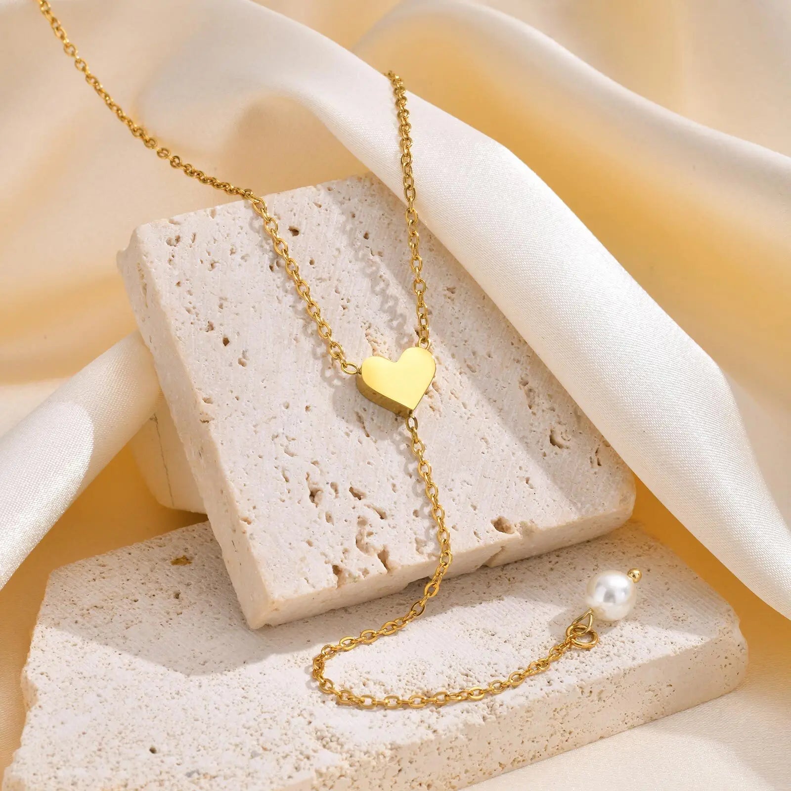 Colar Borboleta Minimalista Banhado em Ouro 18k