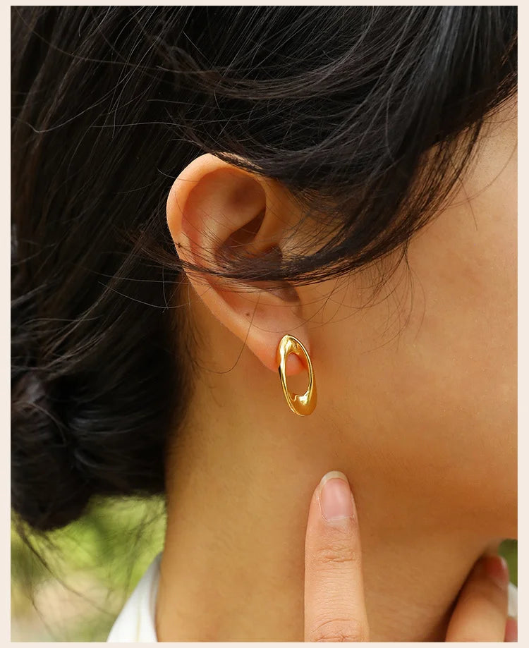 Brinco Gota Vazado Banhado em Ouro 18k